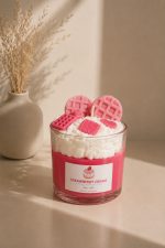 Svijeća u čaši- Strawberry cream M